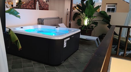 Jacuzzi at night
