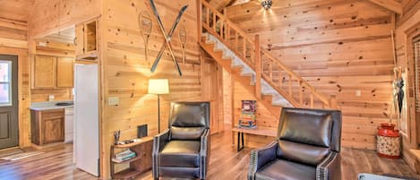 Pine Top Vacation Rental | 2BR | 1.5BA | 1,311 Sq Ft | Steps Required