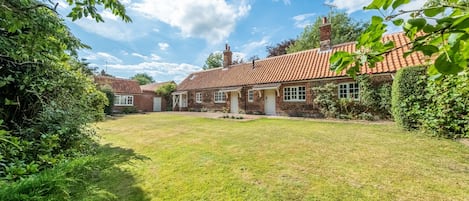 The Long Cottage: Traditional, detached carrstone property