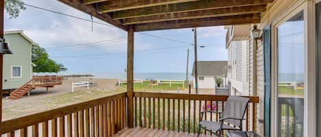 Oak Harbor Vacation Rental | 1,750 Sq Ft | 3BR | 2BA | Stairs Required