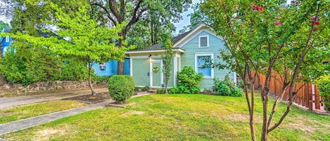 Little Rock Vacation Rental | 2BR | 1BA | 1,153 Sq Ft | 2 Steps Required