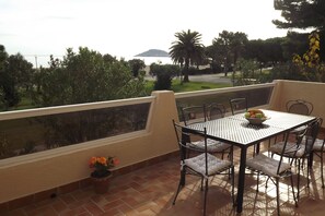 Font terrace and sea view.