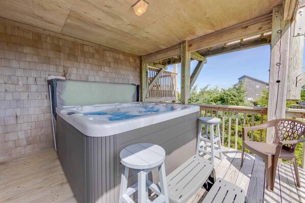 Surf-or-Sound-Realty-1060-The Good Place-Hot-tub
