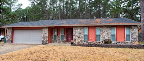 We are proud to present a fantastic 3BR home in the charming city of Little Rock, AR!