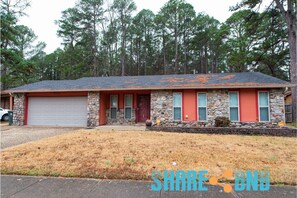 We are proud to present a fantastic 3BR home in the charming city of Little Rock, AR!