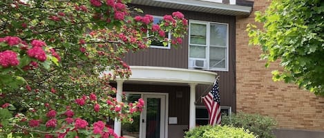 3BR 2BA Townhome at Nature Retreat in Garden, MI