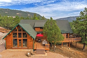 Both living rooms have chalet windows for fantastic mountain and forest views.