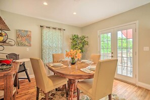 Dining Room | Dishware/Flatware Provided