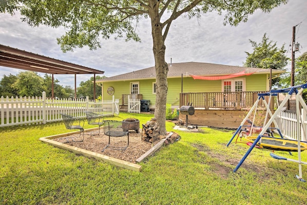 Brenham Vacation Rental | 3BR | 2BA | 1,700 Sq Ft | 5 Steps to Access