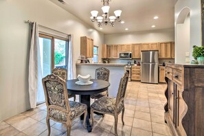 Dining Area | Full Kitchen