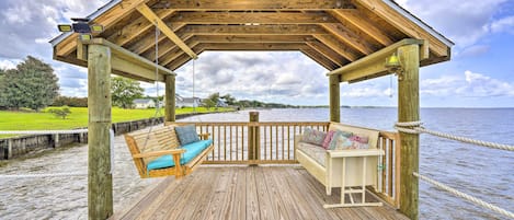 Currituck Vacation Rental | 4BR | 3BA | 3,113 Sq Ft | 5 Steps to Enter