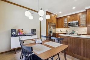 floor plan-dining area-_dsc4640