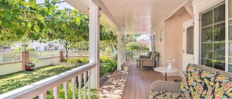 Pasadena Vacation Rental | 1BR | 1BA | 936 Sq Ft | 2 Steps