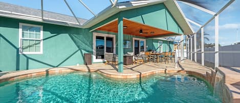 Enclosed pool cage