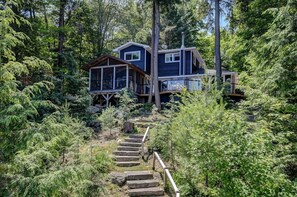 Side View of Cottage & Walkway