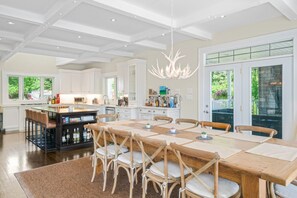 Eat-in Kitchen & Dining Room