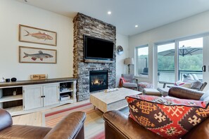 Living Room w/ Fireplace