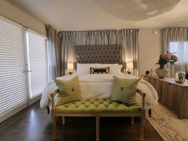 Sink into the plush king bed, dressed in luxurious Egyptian cotton linens, for the ultimate retreat and a restful night’s sleep.