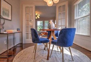 The modern dining room features sleek, contemporary furnishings, creating a stylish and inviting space for meals and gatherings.