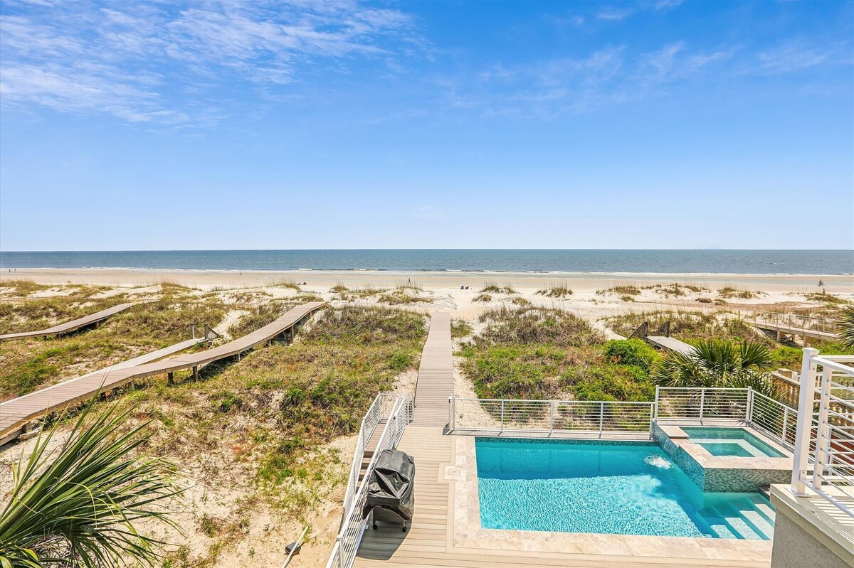 9 Singleton Beach Place- Renovated, Oceanfront, Pool, Elevator, $1000 Free Activities Included