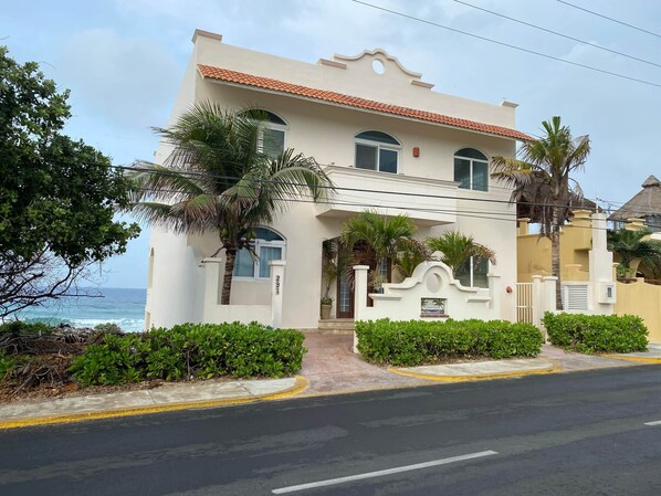 Casa Gran Brisa Front View