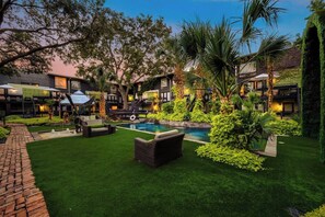 Fully equipped outdoor kitchen, perfect for cooking and dining al fresco, with everything you need to enjoy meals under the open sky.