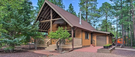 Pinetop Vacation Rental | 1BR | 1BA | 1,200 Sq Ft | 4 Steps to Enter