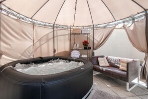 屋内スパ浴槽