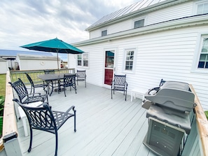 Large deck w/plenty of seating & Weber gas grill.