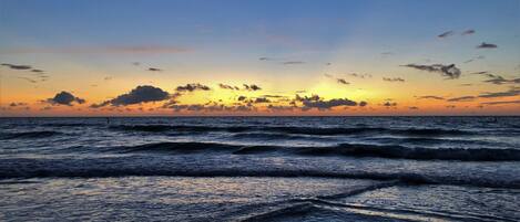 Gorgeous sunsets every single night just a couple of blocks away - Enjoy gorgeous sunsets each night on Madeira Beach, or from the distant beach view this unit has off the front balcony!