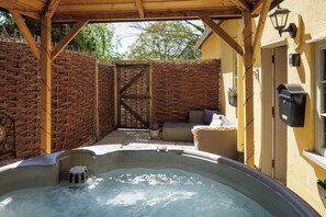 Bain à remous extérieur