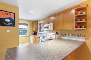 Fully-equipped kitchen!