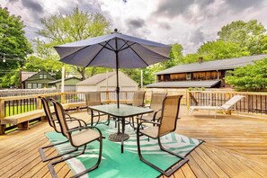 Patio- Lots of seating- Dining table for 6- Sun chair for laying out