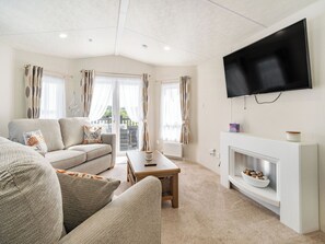 Living area | Red Wood Lodge - Lady Edith&rsquo;s Duo, Scarborough