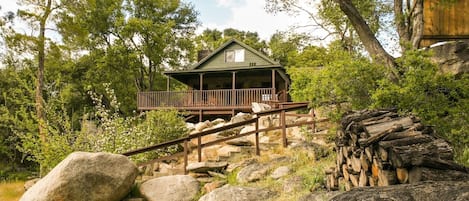 River Willow Cabin, a handsome 1950's cabin perched upon river boulders
