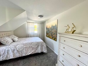 Queen size bed 