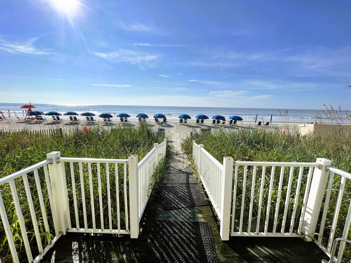 SUPERB OCEAN FRONT CONDO! GREAT VIEWS, AMENITIES AND LOCATION!