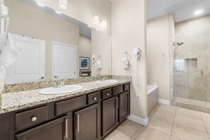 Master Bedroom Ensuite, Dual Vanity, Soaker Tub, Separate Shower 