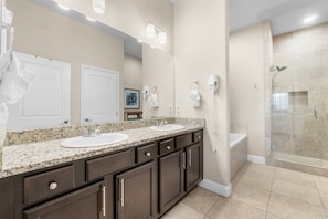 Master Bedroom Ensuite, Dual Vanity, Soaker Tub, Separate Shower