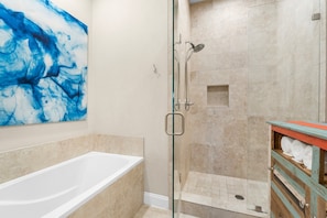 Master Bedroom Ensuite, Dual Vanity, Soaker Tub, Separate Shower