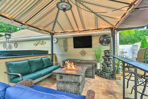 Taylor Vacation Rental | 2BR | 1BA | Step-Free Access | 926 Sq Ft