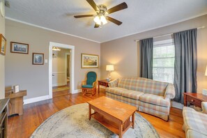 Living Area | Central Air Conditioning | Free WiFi