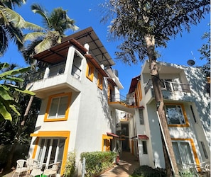 Vista frontal de la propiedad