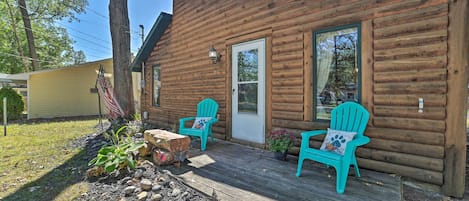 Houghton Lake Vacation Rental | 2BR | 1BA | 1 Step Required | 800 Sq Ft