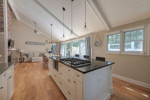 Kitchen/ dining room area