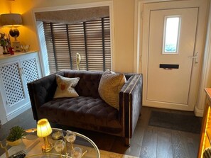 LOUNGE WITH OPEN GAS FIRE, TV WITH SKY, DOUBLE SOFAS, REDMOTE CONTROLLED LIGHTNG