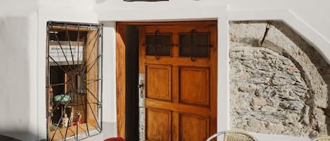 Vista frontal de la propiedad