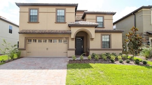 Beautiful 8 bed 5 bath villa located in Champions Gate Resort