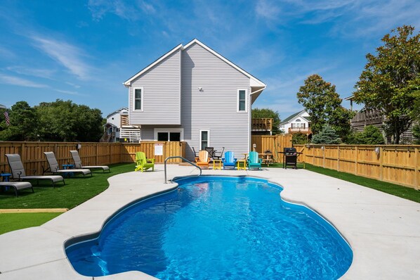 KH195: Just Wright - Pool Oasis - Putting green, grilling & dining area