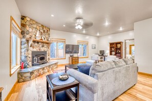 Relax in the comfortable living room with fireplace and a smart TV.